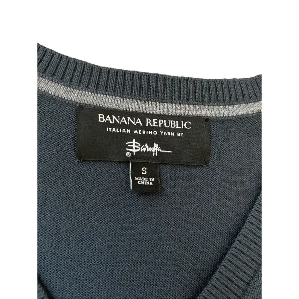 Banana Republic blue fine merino v-neck wool sweater - S